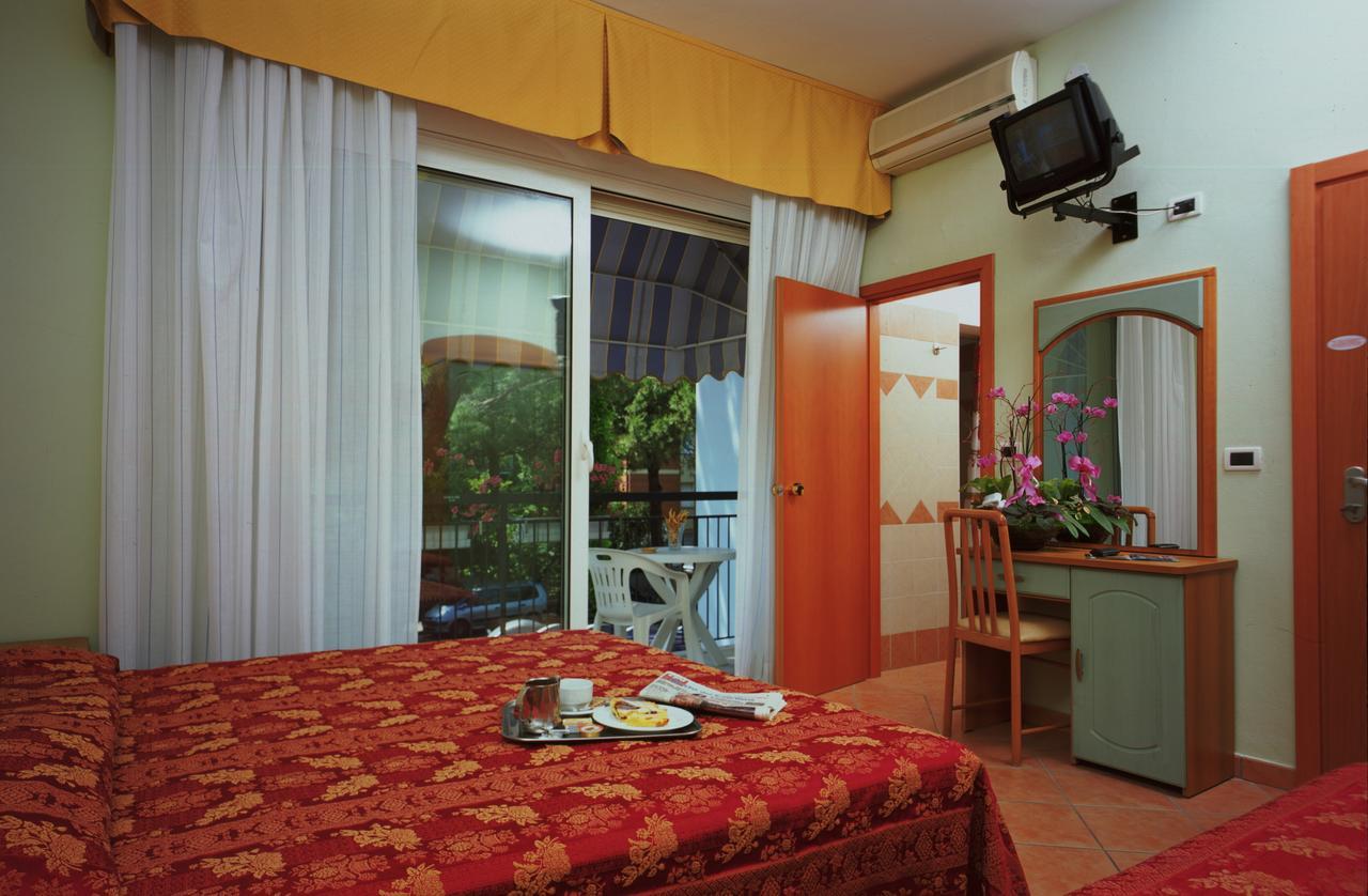 Mondial Hotel Cervia Exterior photo