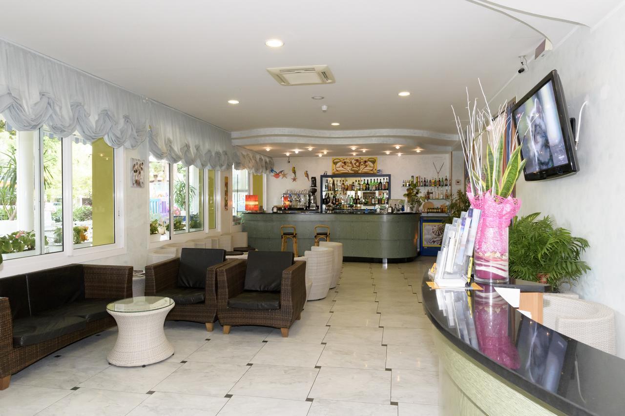 Mondial Hotel Cervia Exterior photo