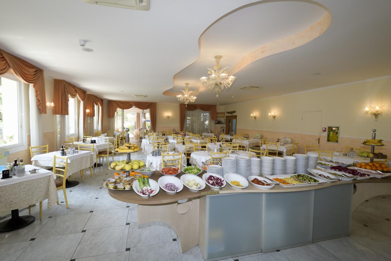 Mondial Hotel Cervia Exterior photo